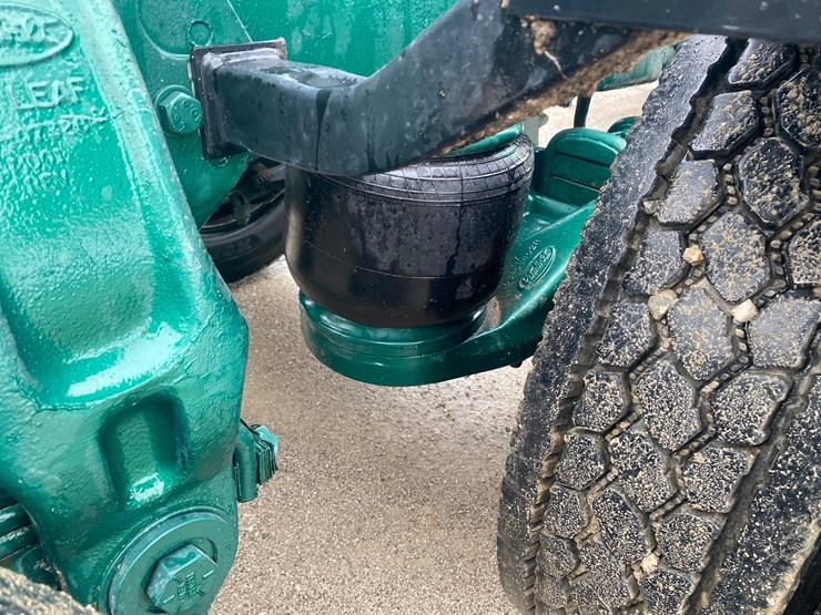 2002-peterbilt-379-image-42