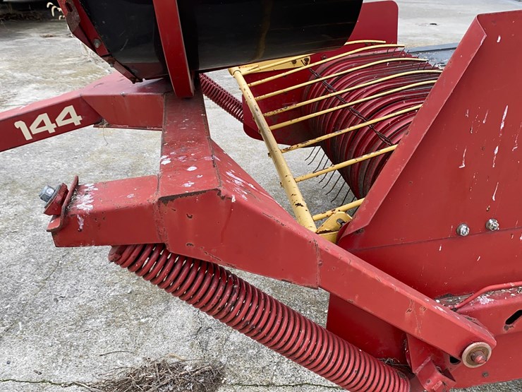 new-holland-144-image-13