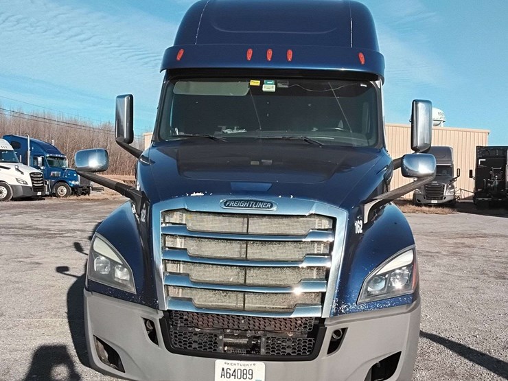 2018-freightliner-cascadia-126-image-4