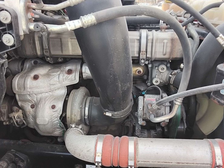 2019-freightliner-cascadia-126-image-22