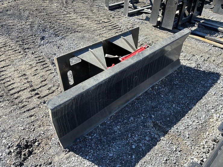 wildcat-72"-skid-steer-dozer-blade-image-1