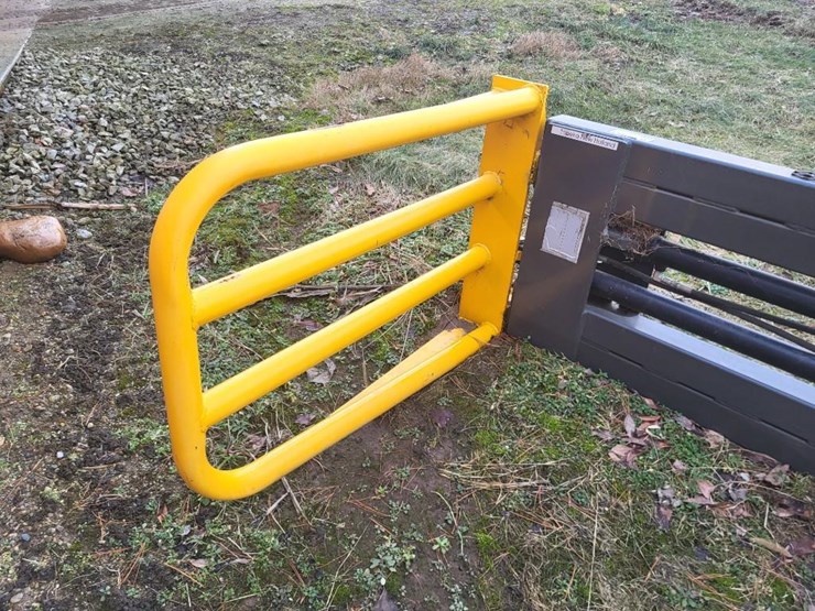 mast-bale-squeeze-w/skid-loader-mount---like-new-image-9