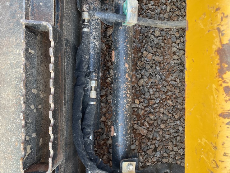 2017-caterpillar-259d-image-14