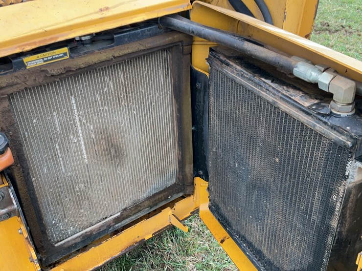 2003-deere-ct332-image-34