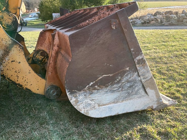 #300-•-2004-dressta-555b-wheel-loader-image-12