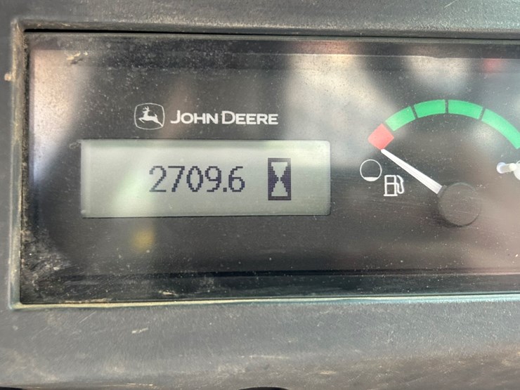 2011-deere-333g-image-46