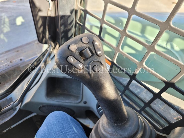 2016-bobcat-t740-image-18