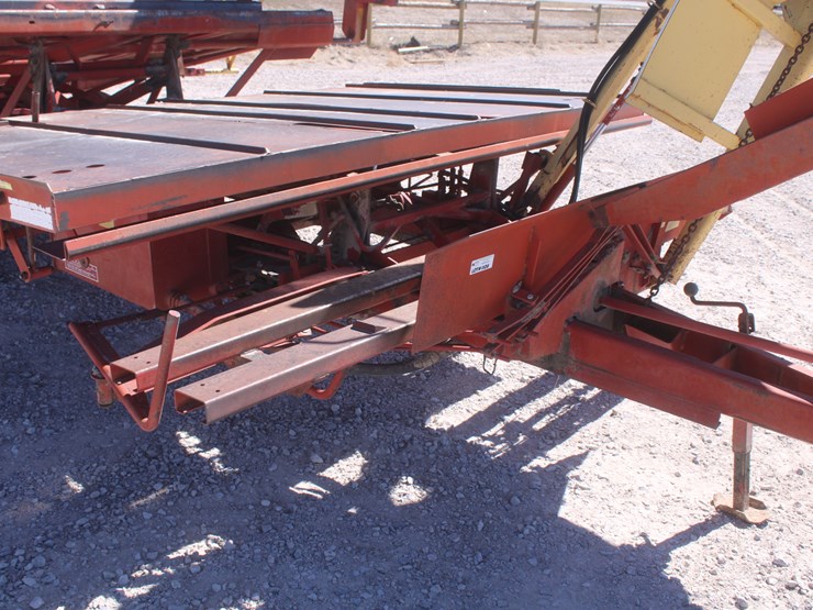 new-holland-1033-image-36