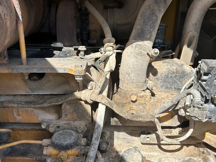 2010-deere-544k-image-52