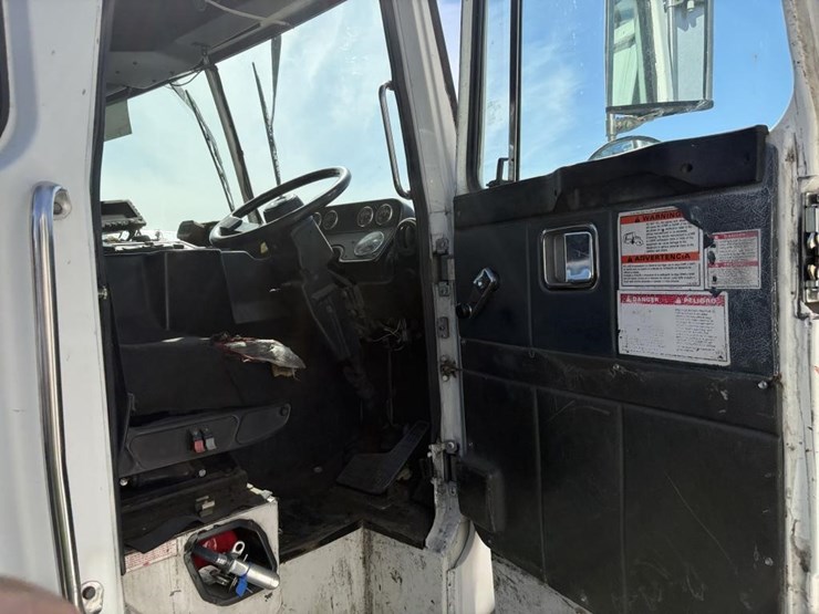 2010-autocar-xpeditor-image-12