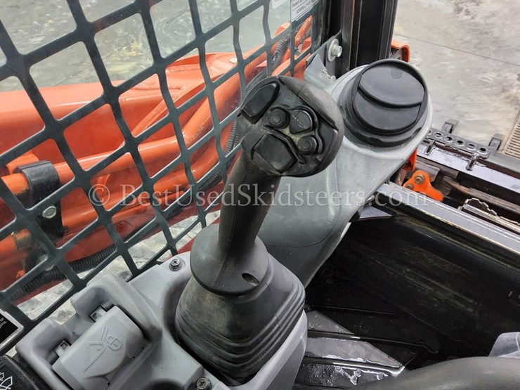 2019-kubota-svl95-2-skid-steer-loader-image-23
