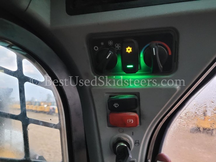 2023-caterpillar-262d3-image-15