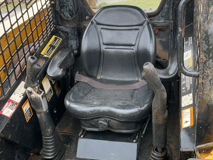 2003-deere-ct332-image-9