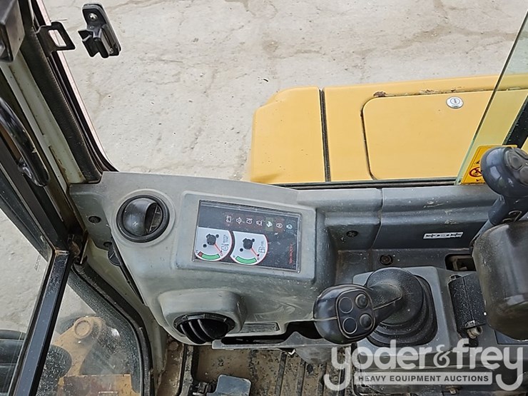 2014-takeuchi-tb235-image-32