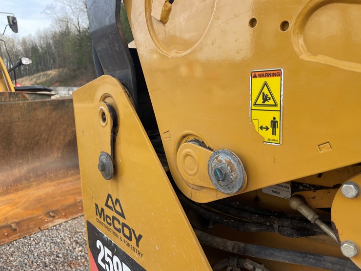 2017-caterpillar-259d-image-26