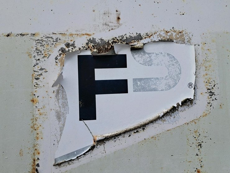 #710-•-fs-fertilizer-spreader-image-9