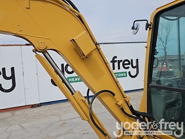 2014-takeuchi-tb235-image-12