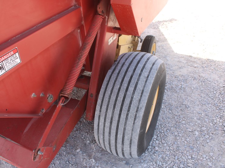 new-holland-664-image-39