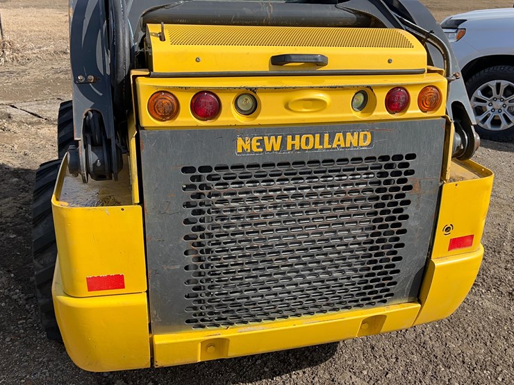 new-holland-l320-image-14