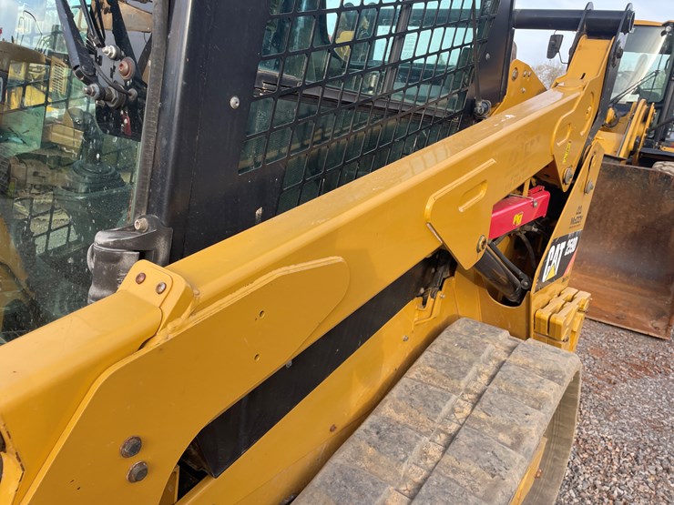 2017-caterpillar-259d-image-18