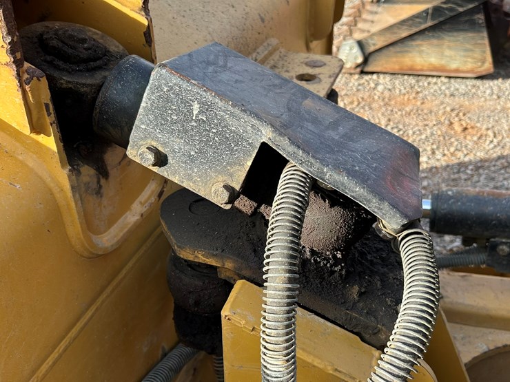 2015-caterpillar-d5k-image-15