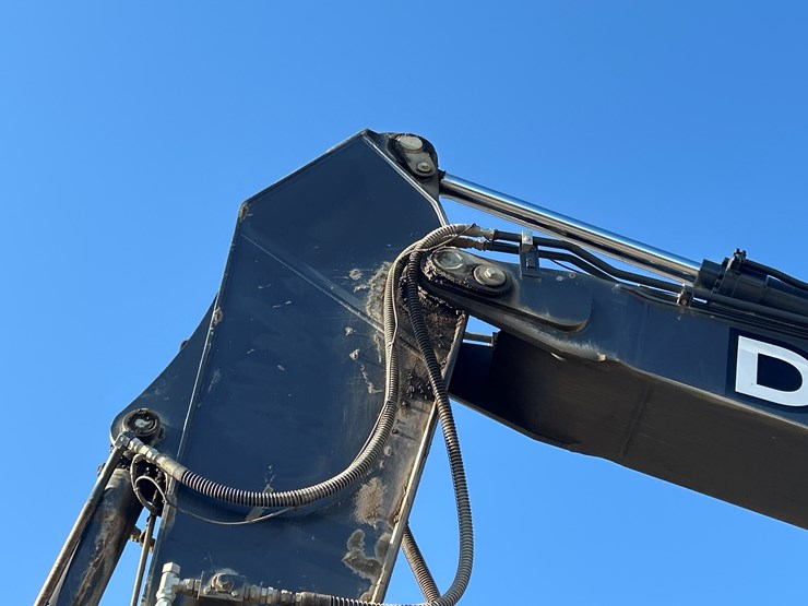 2019-deere-350g-lc-image-25