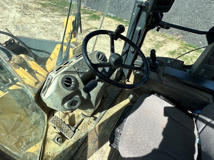 2010-deere-544k-image-69