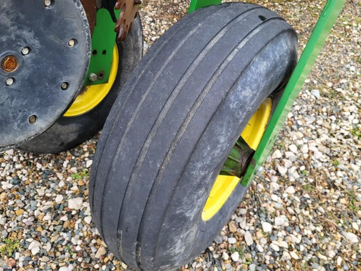 2010-john-deere-1770nt-image-43