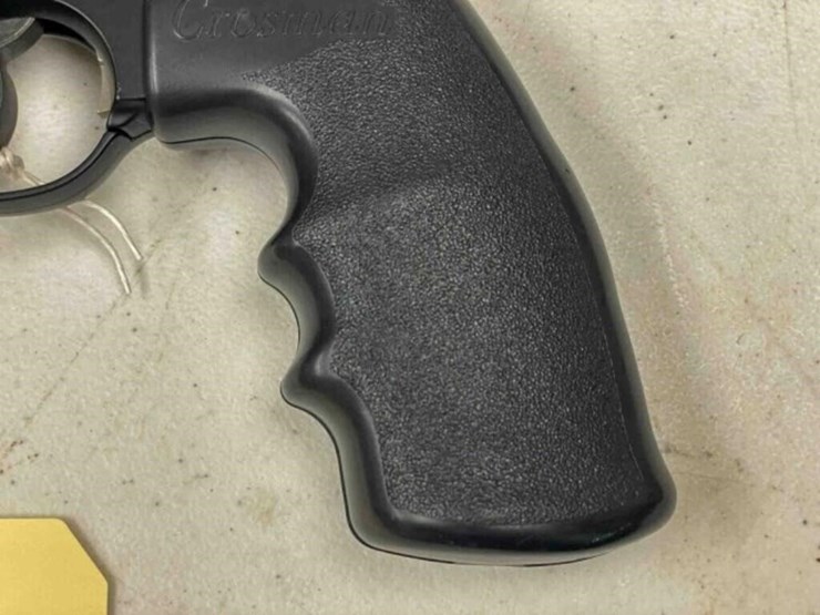 crosman-air-pistol-image-8