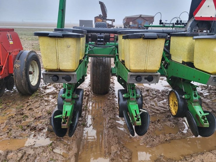 john-deere-7240-image-17