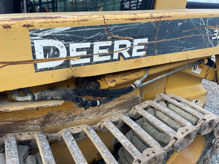 2006-deere-325-image-18