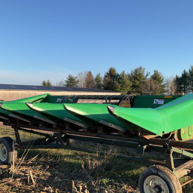#720 • John Deere Combine Corn Head and Cart