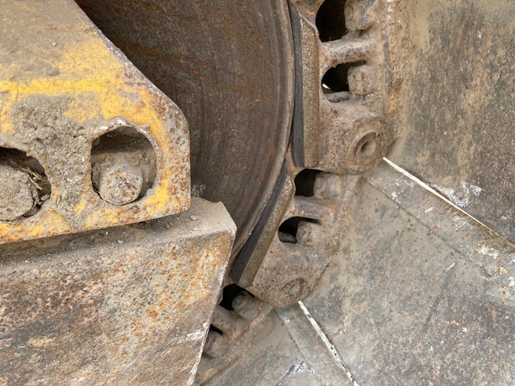 2005-deere-700h-image-52