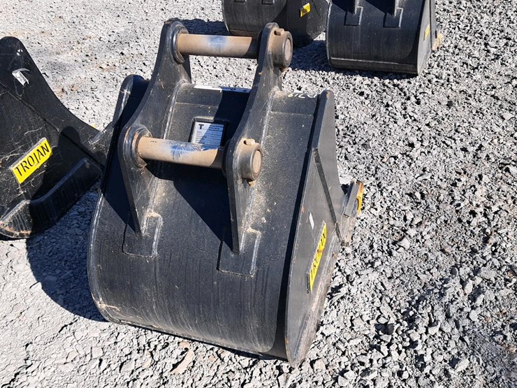 #320-•-trojan-excavator-bucket-image-5