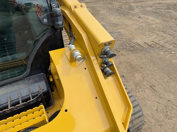 2021-caterpillar-289d3-image-11