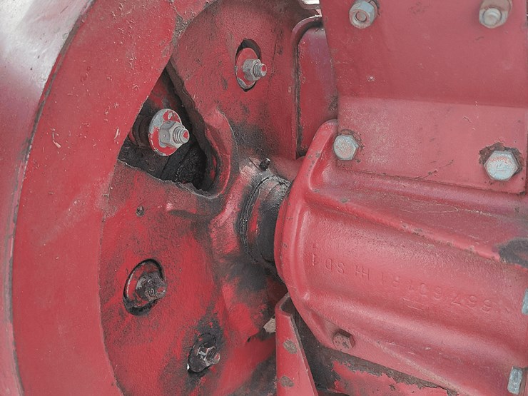 ih-435-square-baler-image-13