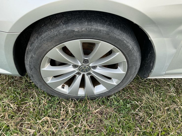 #510-•-2009-volkswagen-passat-image-32