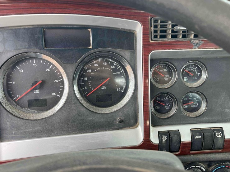 2010-kenworth-t800-image-9