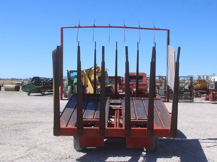 new-holland-1033-image-3