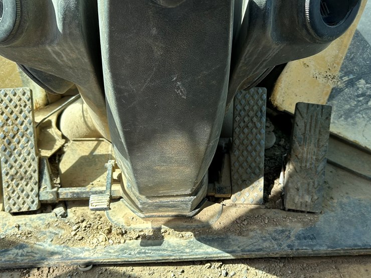 2010-deere-544k-image-78