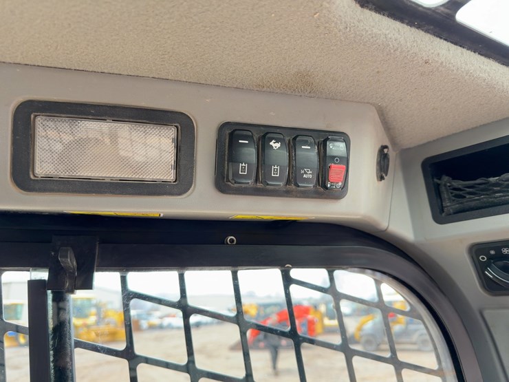 2020-caterpillar-259d3-image-22