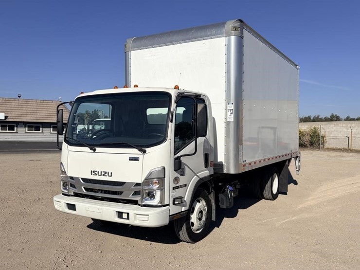 2023-isuzu-nrr-image-1