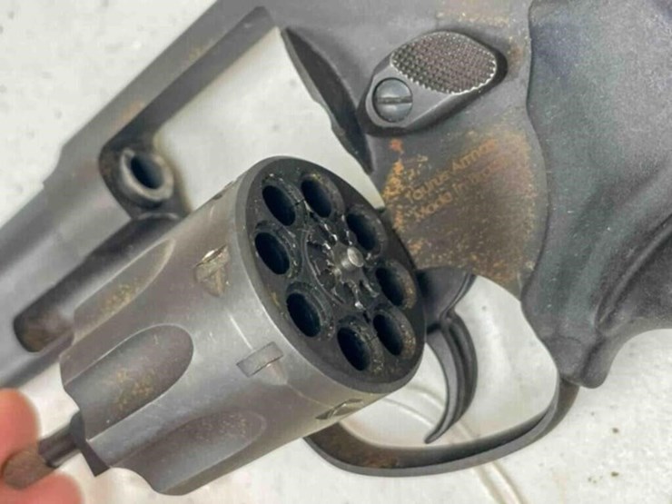 taurus-revolver-image-11