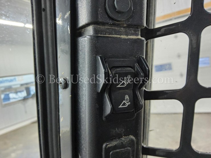 2022-bobcat-t870-image-22