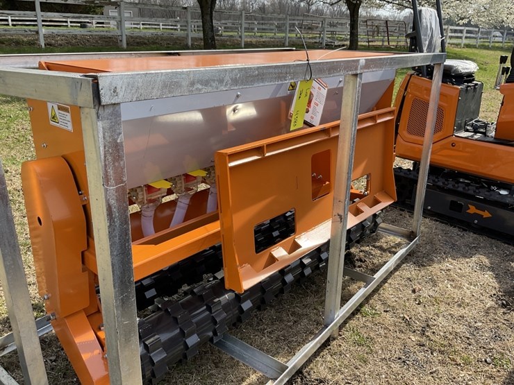 2026-caterpillar-12-image-5