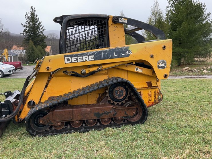 2003-deere-ct332-image-1
