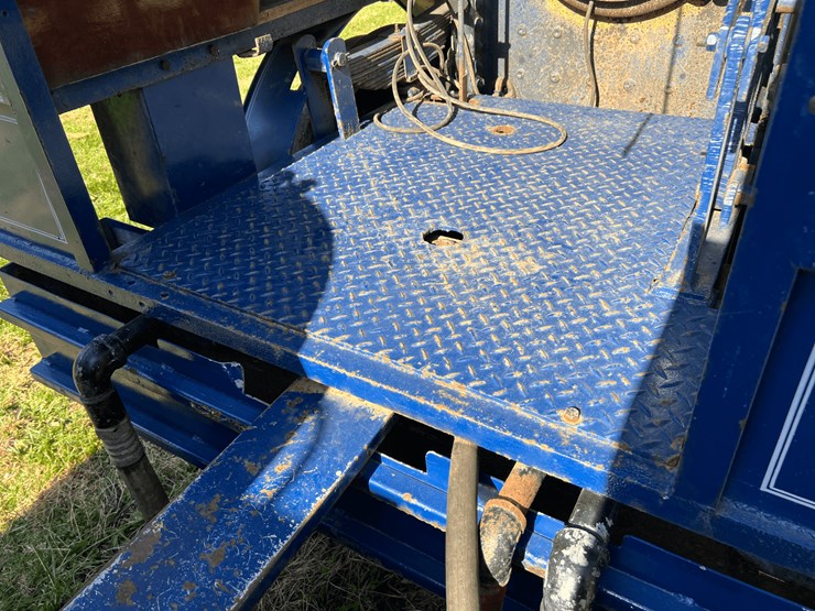 frick-steam-locomotive-with-track-image-112