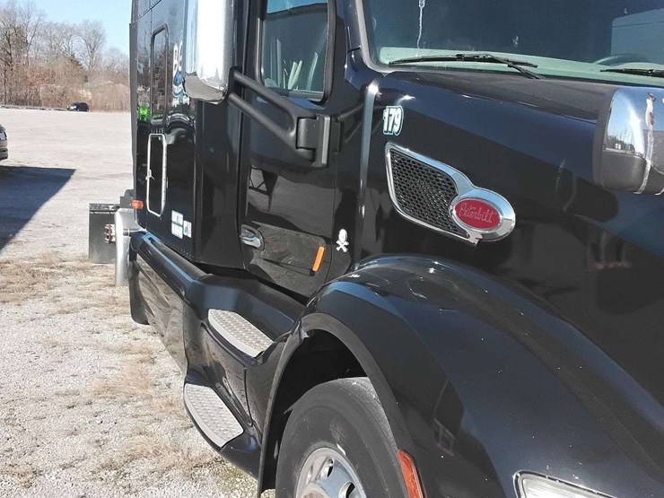 2019-peterbilt-579-image-55