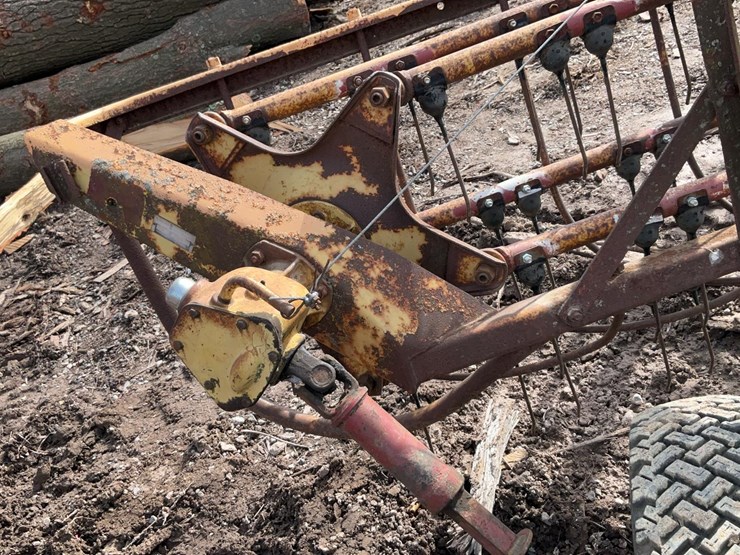 #712-•-new-holland-rollbar-rake-image-8