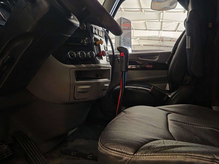 2019-peterbilt-glider-1npbggggx0d654893-mileage:-image-15